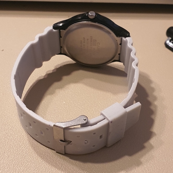 Vintage Casio MQ24 Black/Grey Men's Watch NWOT - Picture 2 of 3